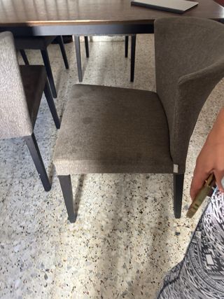 Mesa grande y 4 sillas