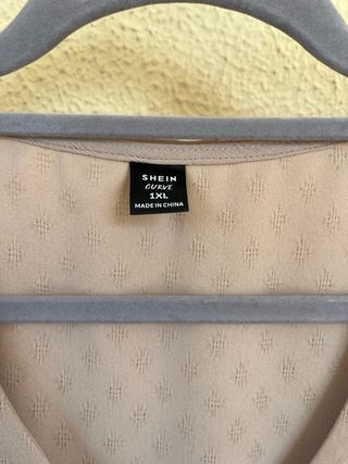 Blusa beige con volantes