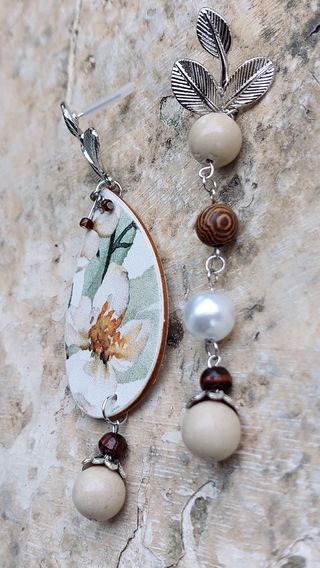 Pendientes florales con cuentas