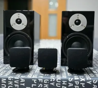 Altavoces Yamaha + 3 Satélites Negros