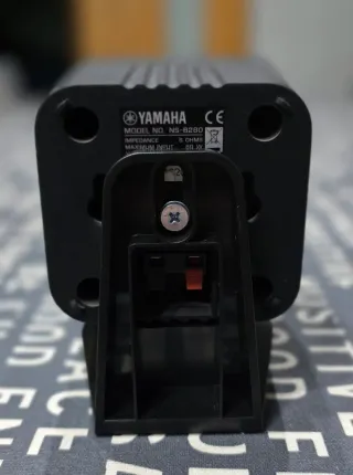 Altavoces Yamaha + 3 Satélites Negros