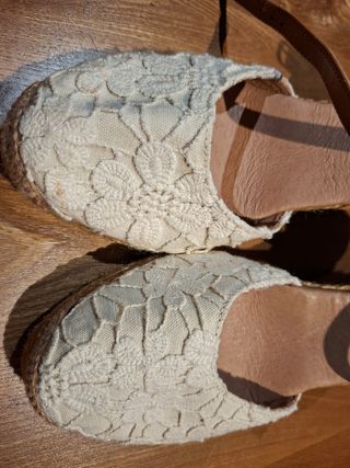 Alpargatas T.37 crema encaje