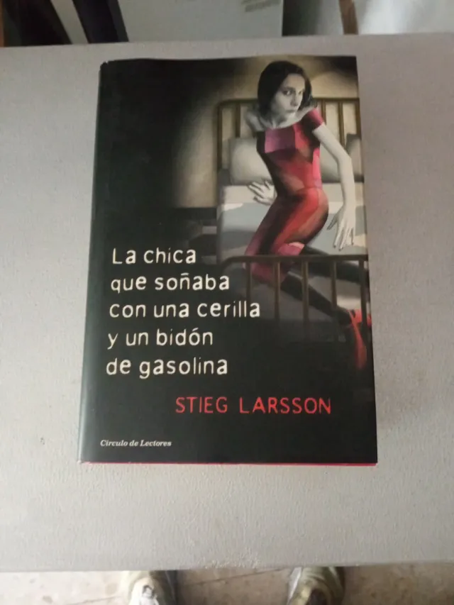 La chica que soñaba con una cerilla y bidón de gas