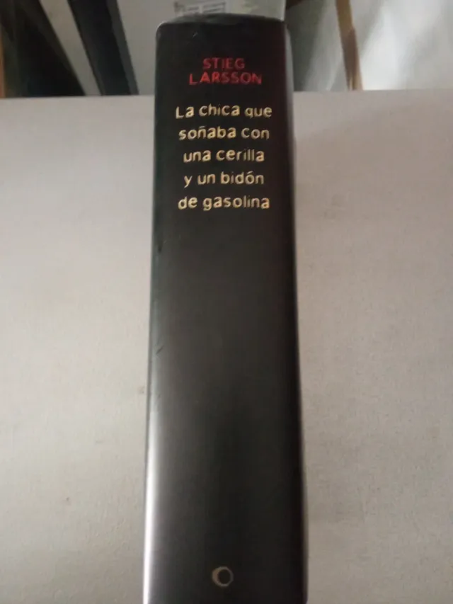 La chica que soñaba con una cerilla y bidón de gas