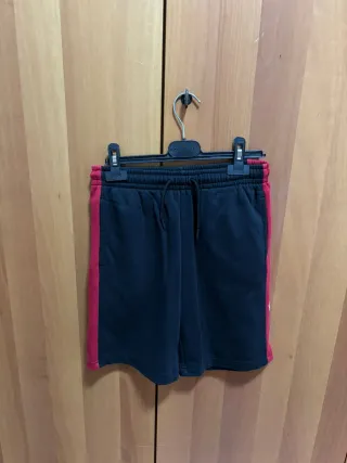 Pantaloncini Jordan neri e rossi