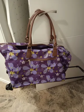 Bolso de viaje con ruedas morado