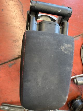 Apoyabrazos Central VW Golf VII