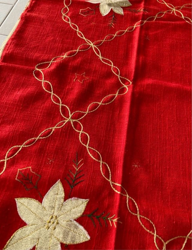 Tovaglietta quadrata in lino ricamata natalizia