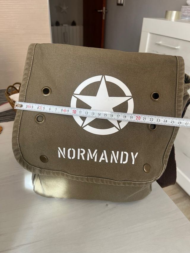 Bolso bandolera estilo militar