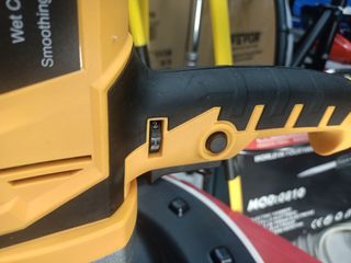 Frattazzo elettrico con velocità regolabile