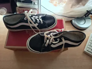 Zapatillas Vans Negras y Blancas