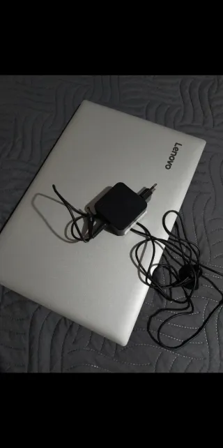 Portátil Lenovo Gris y Negro