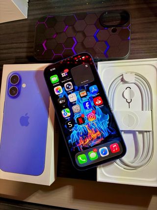 -Vendo mi iPhone 16 (128gb) + Auriculares.