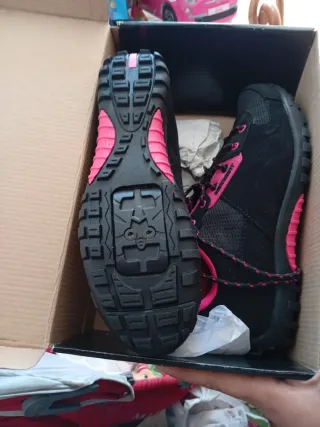Zapatillas deportivas negras y rosas talla 39