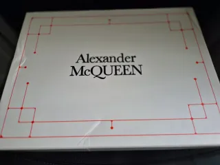 Sneakers bianche e nere Alexander McQueen