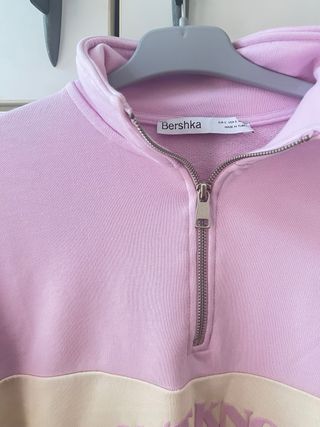 Sudadera Bershka oversize beige y rosa