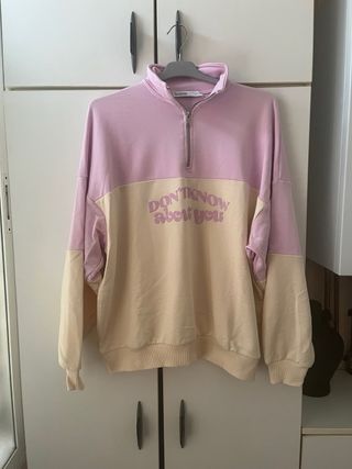 Sudadera Bershka oversize beige y rosa