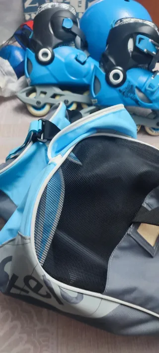 Patines en línea, casco, protectores y bolsa
