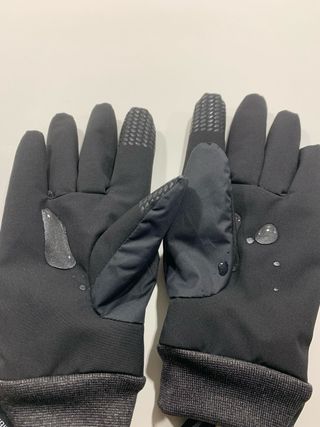 Guantes WEDZE negros impermeables.