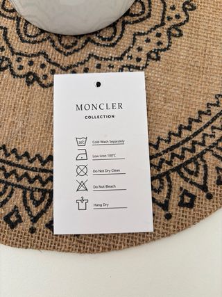 Etiqueta Moncler Nueva