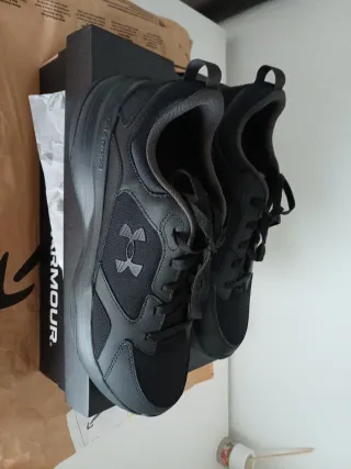 Under Armour Charged Edge Negro