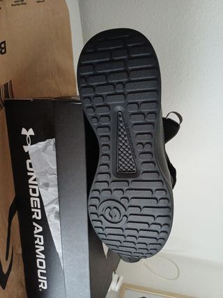 Under Armour Charged Edge Negro