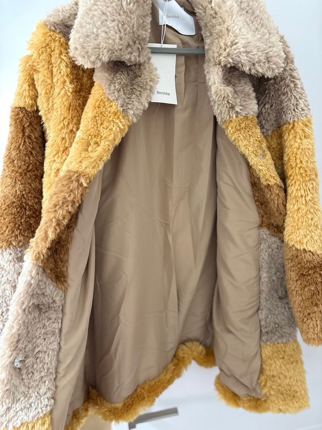 Abrigo Bershka patchwork marrón y amarillo