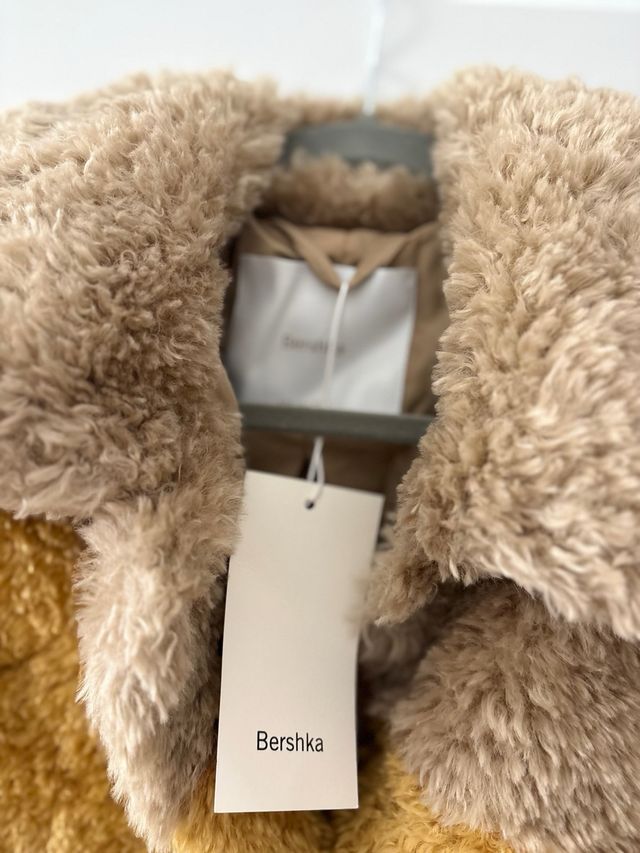 Abrigo Bershka patchwork marrón y amarillo