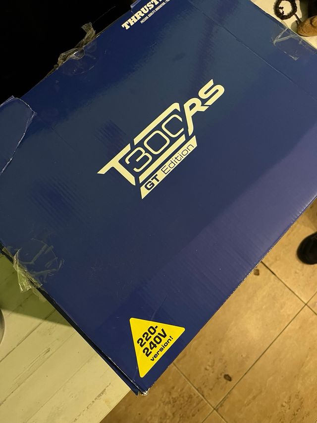 Volante y Pedales PS5/PS4 Thrustmaster