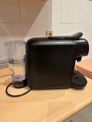 Cafetera Negra con Depósito