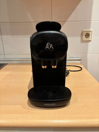 Cafetera Negra con Depósito