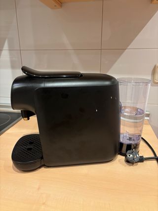 Cafetera Negra con Depósito