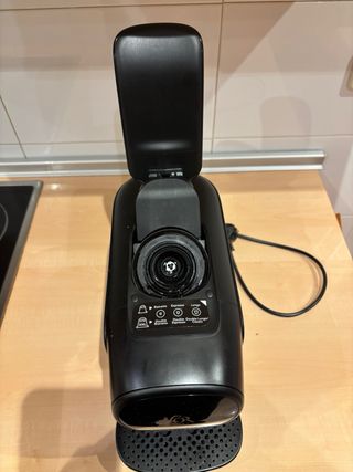 Cafetera Negra con Depósito