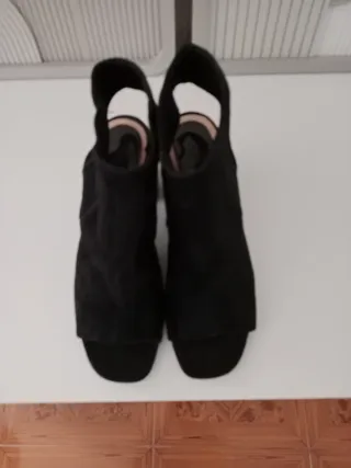 Botines negros destalonados tacón grueso