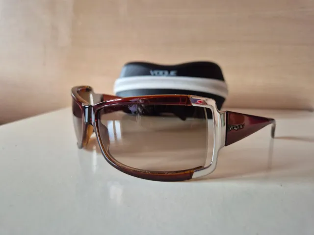 Gafas de sol Vogue marrones y plateadas
