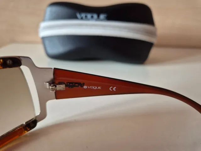 Gafas de sol Vogue marrones y plateadas