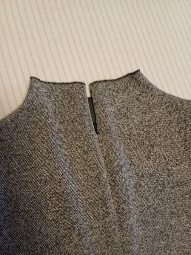 Vestido gris de manga larga