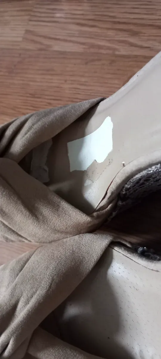 3 paia di scarpe: pizzo beige, floreale e rosso