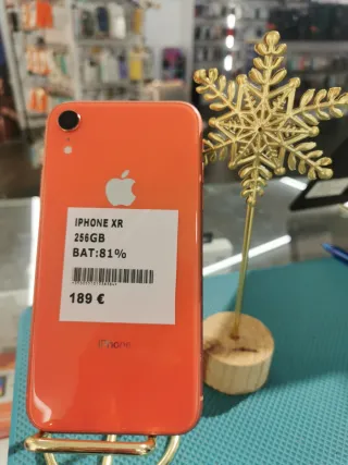 iPhone XR 256GB in colore arancione. La batteria 81