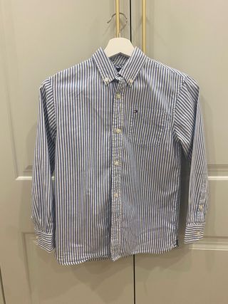 Camisa Tommy Hilfiger Rayas Azul y Blanca niño M