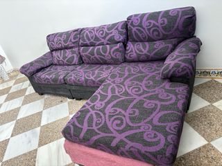 Sofá chaise longe estampado morado