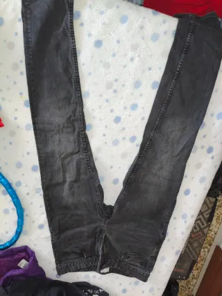 Pantalón vaquero negro
