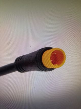 Acelerador patinete eléctrico con conector