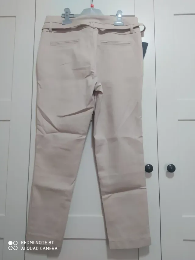 Pantalón chino elástico beige