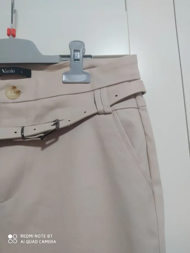 Pantalón chino elástico beige