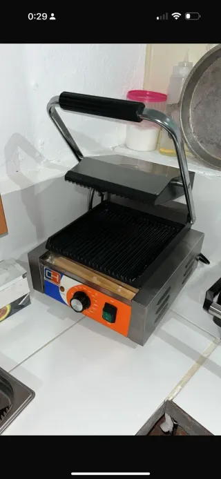 Nevera expositora azul