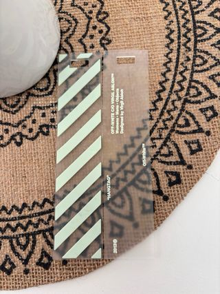 Etiqueta Off-White C/O Virgil Abloh