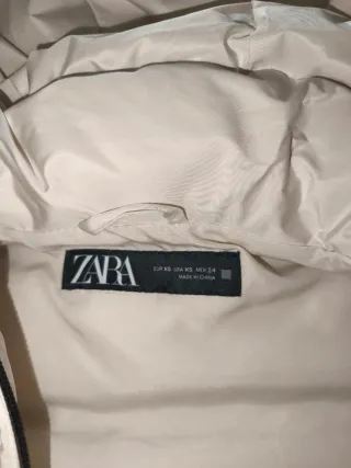 Chaleco acolchado Zara blanco y negro