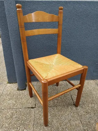 Juego de 2 sillas de madera y ratán