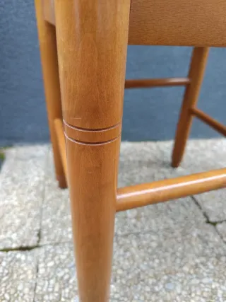 Juego de 2 sillas de madera y ratán